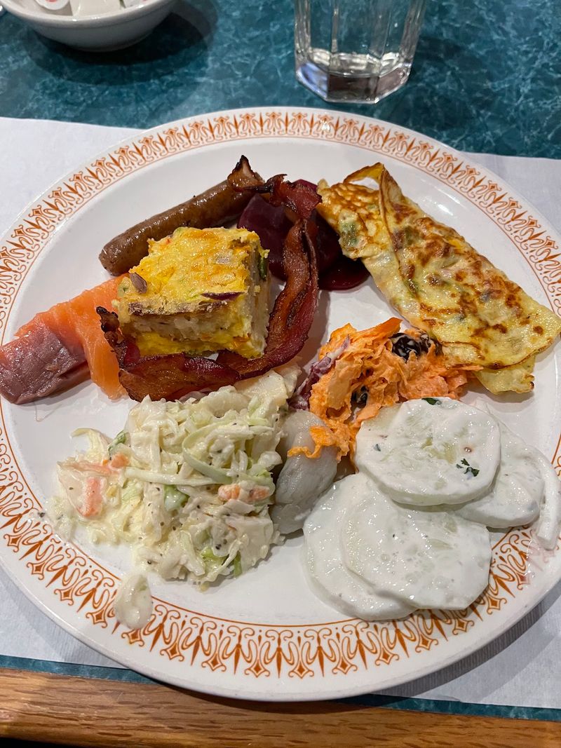 Sunday Brunch Worth Setting An Alarm For
