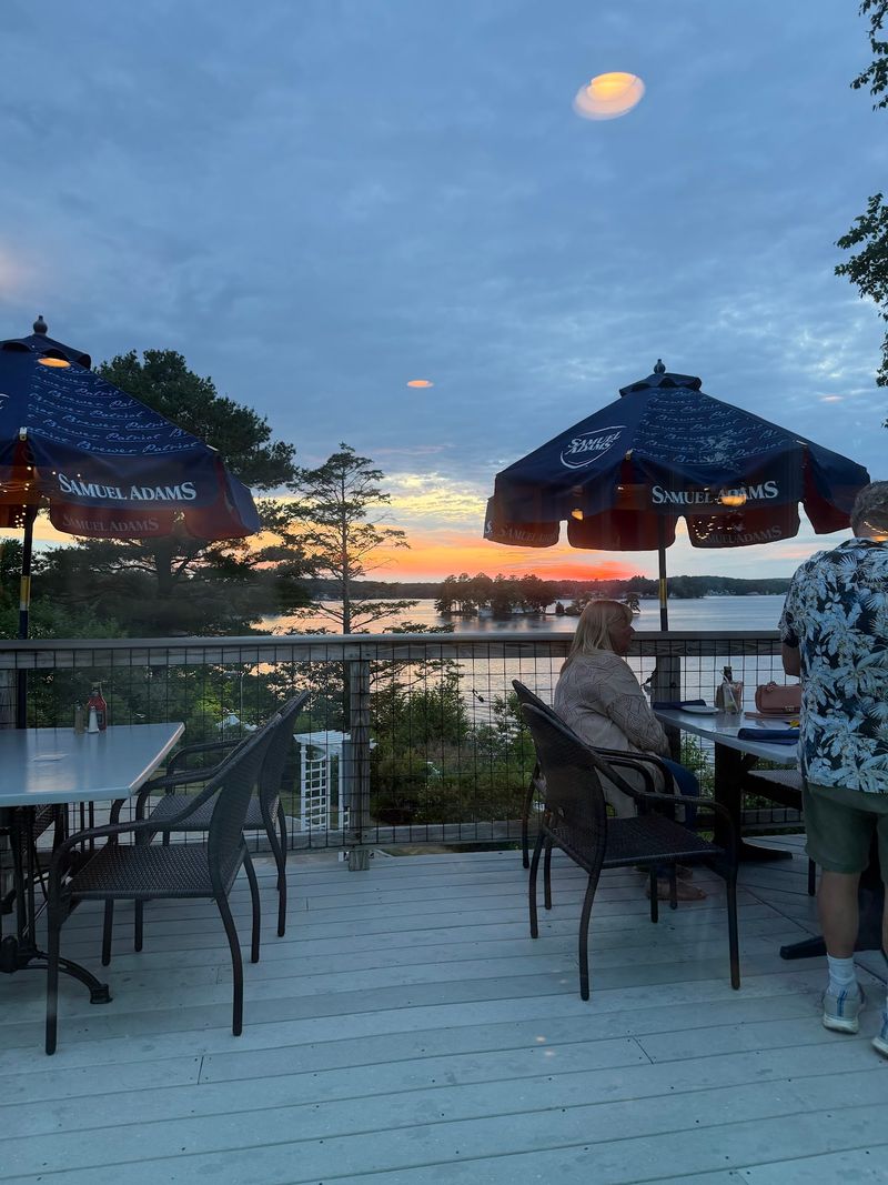 Boaters Can Pull Right Up For Lunch