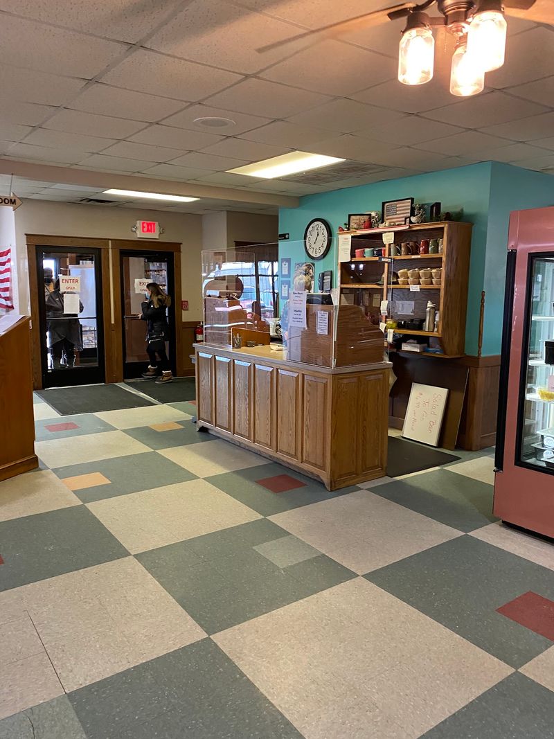 A No-Frills Dining Room Where Neighbors Eat Too