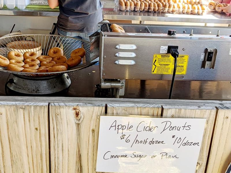 Fresh-Pressed Cider Is The Sidekick Every Donut Deserves