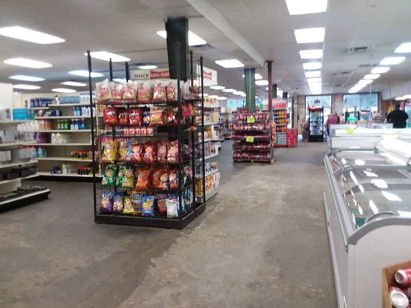 E & B Discount Grocery, Hattiesburg, MS