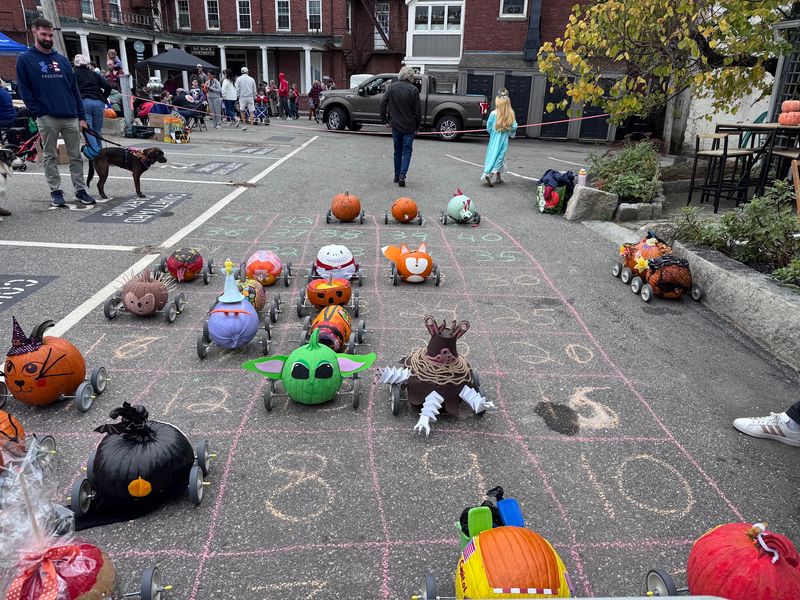 Tiny Racers At The Pumpkin Derby