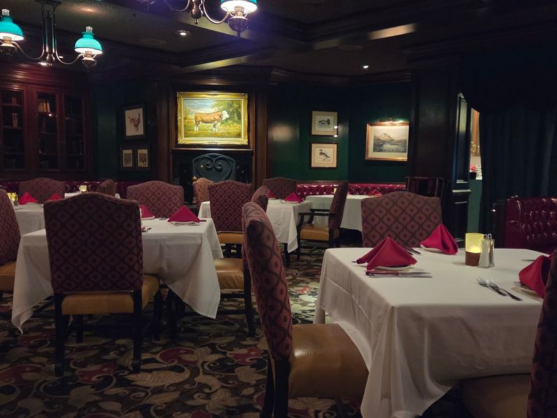 A Former VIP Spa Became One Of The Strip's Longest-Running Steakhouses