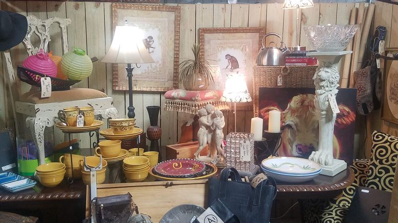 Decor That Mixes Yesterday And Today