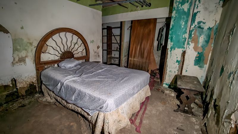 Guided Tours That Mix Facts With Fright