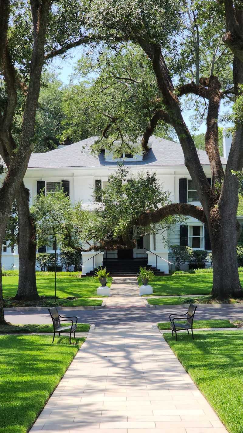 A Stroll Through the Historic District