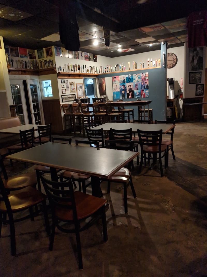 Momo's Pizza - Market Street