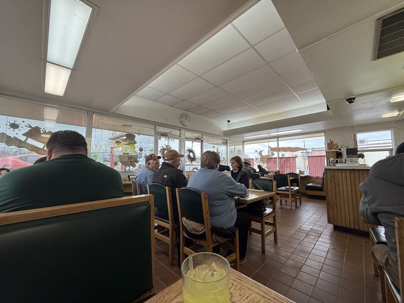 A Retro Dining Room That Feels Like A Time Capsule