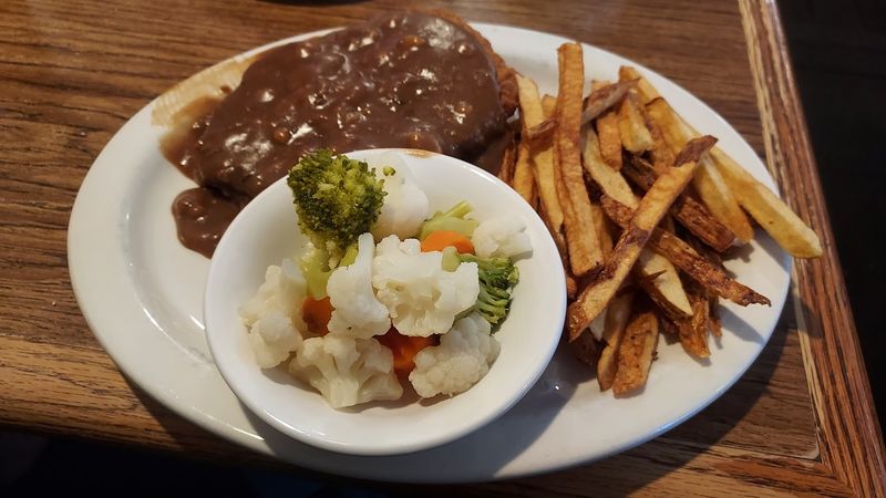 Lunch And Dinner Bring The Classic Comfort