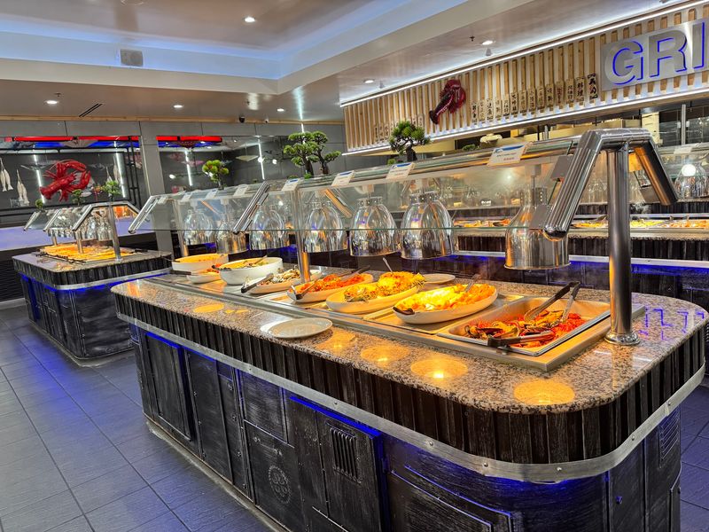 Lively Room, Quick Service, And Bright Lights