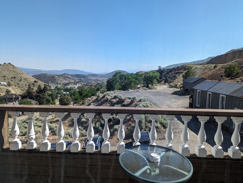 Patio, Fireplace, Or Dining Room, You Get To Pick Your Seat