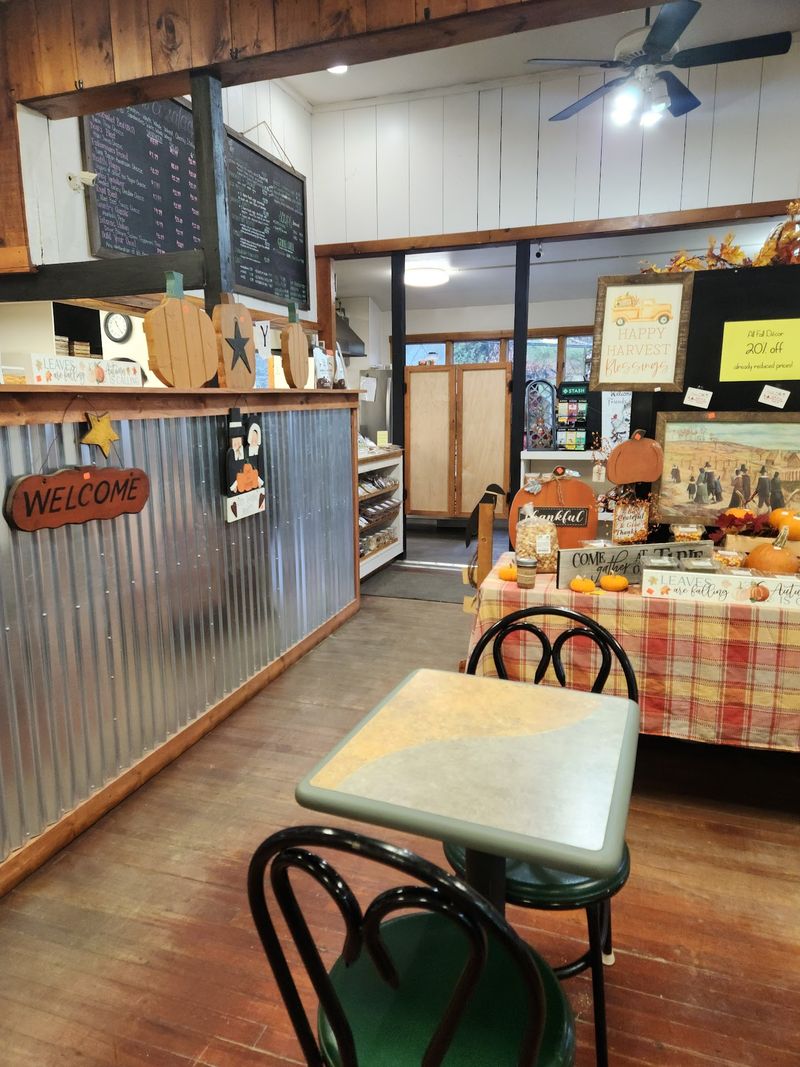 Plan Your Sweet Hilltop Escape