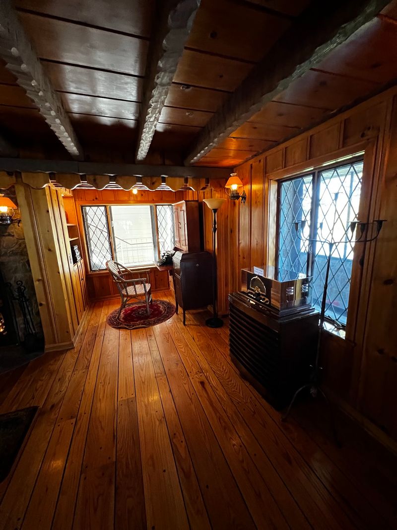 Why This Lakeside Time Capsule Earns A Spot On Your Summer List