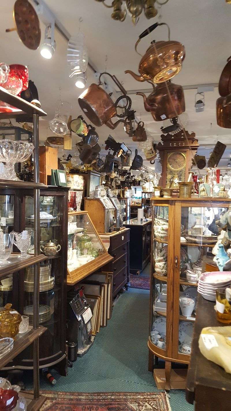 Wayne's Antiques, Brewster, MA