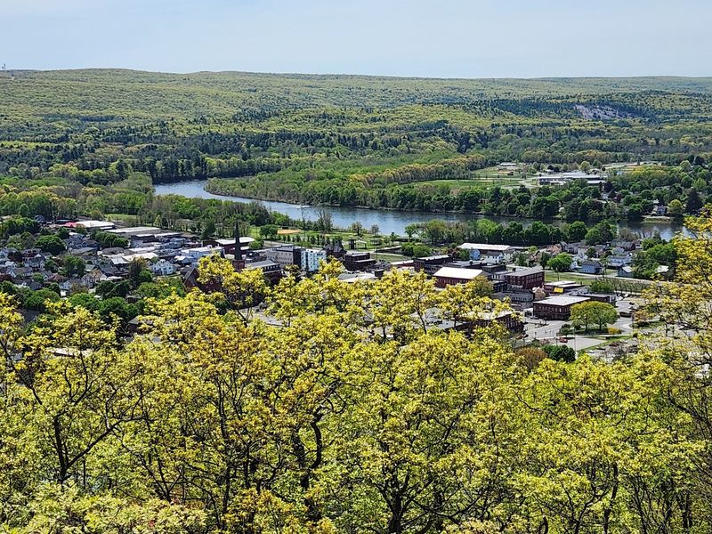 Make A Weekend Of River Town Cheer