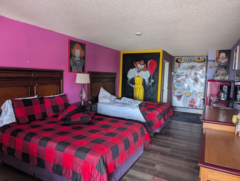 Rooms With A Painted Audience