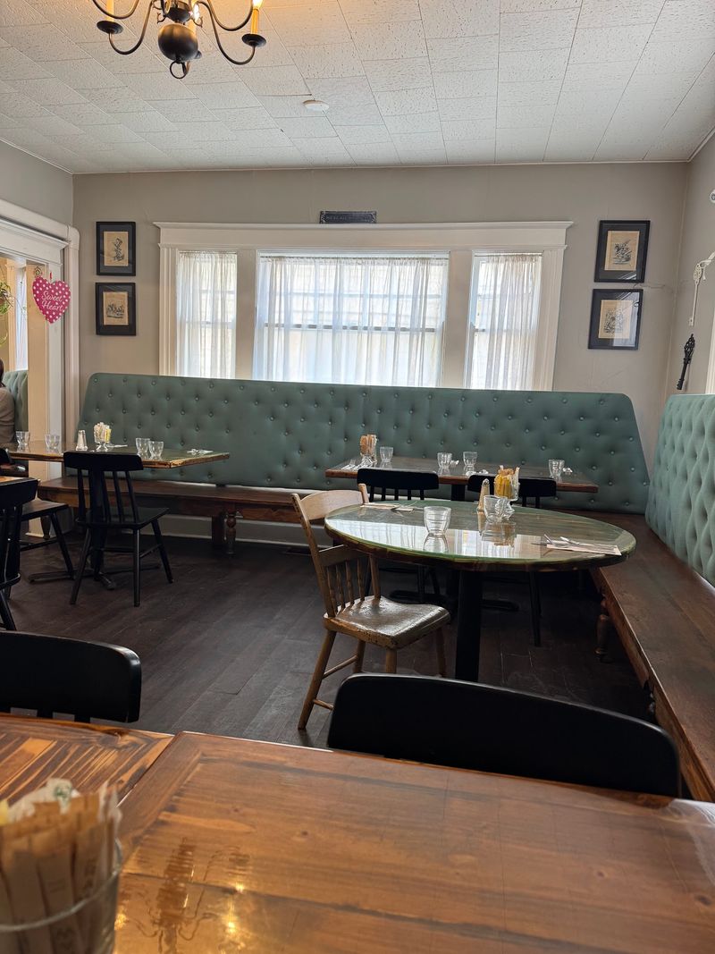 The Mad Hatter Restaurant & Bakery - Neighborhood Of The Arts