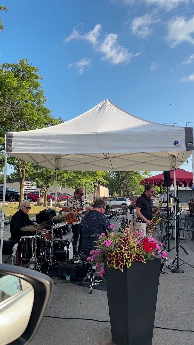Live Jazz Nights Add A Soundtrack To Your Supper