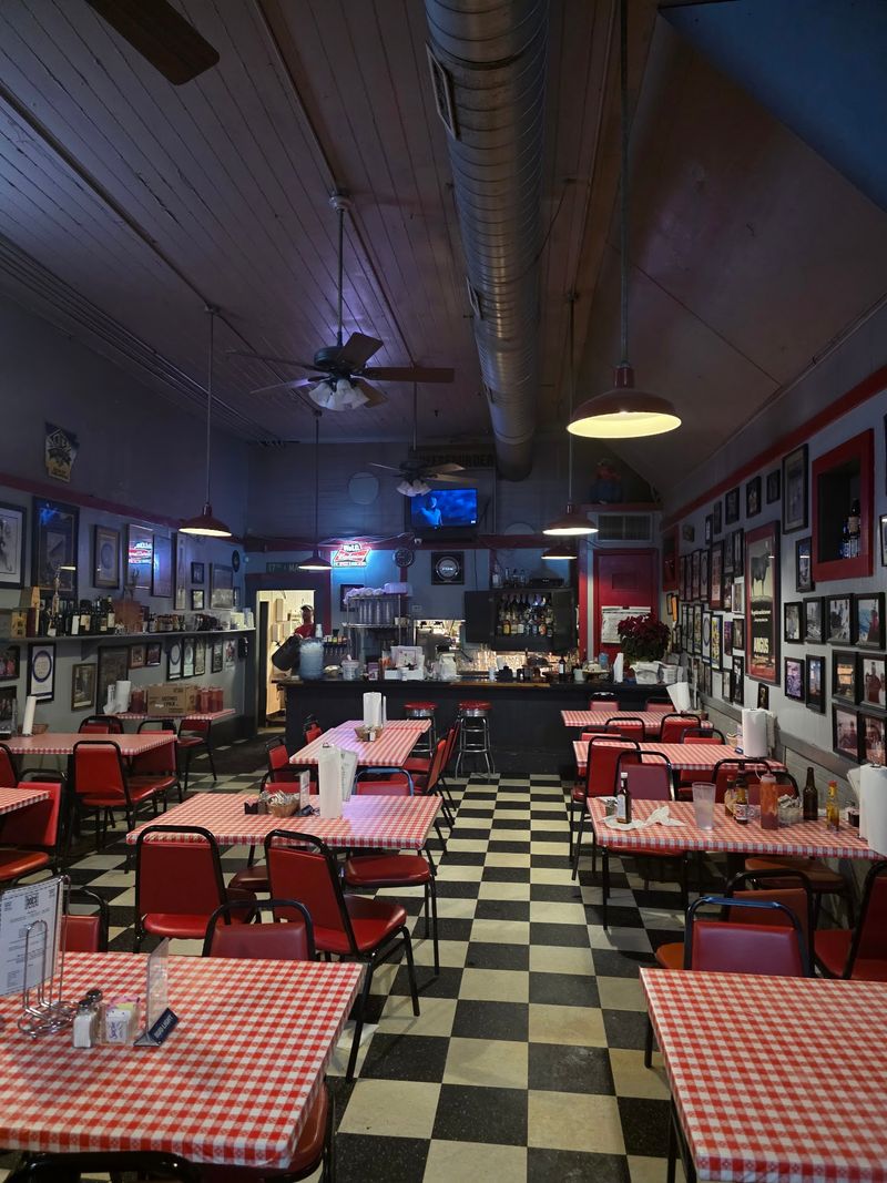 Doe's Eat Place