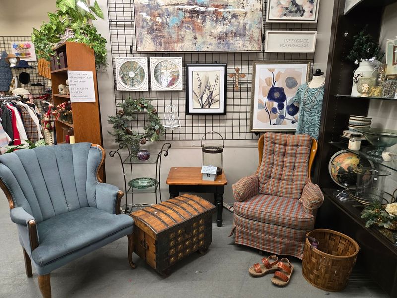 Helping Hands Thrift Store Bothell