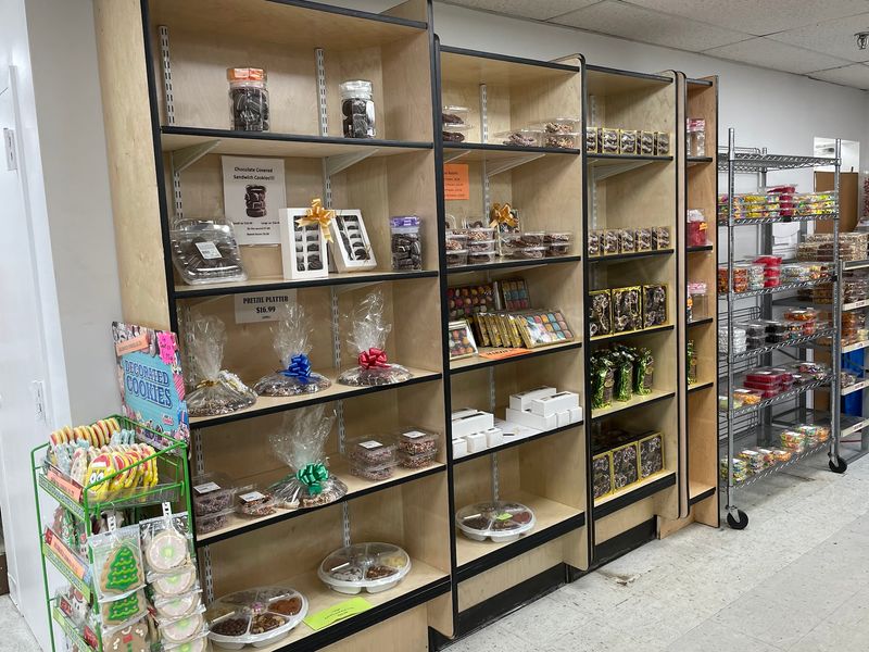 Best Cookies Shop NYC / New York Bakery Cookies/ The Cookie Outlet