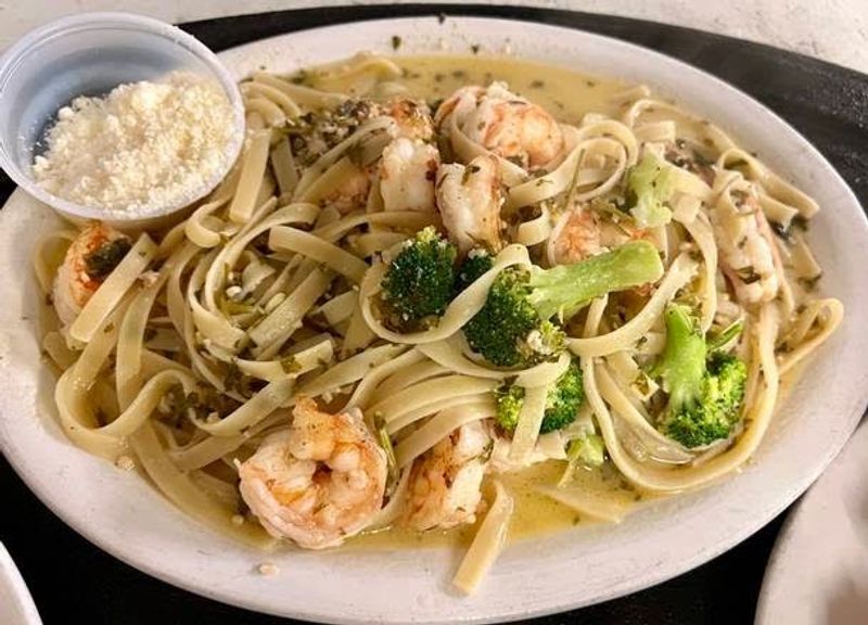 A Country Music Hangout Accidentally Turned Into A Seafood Legend