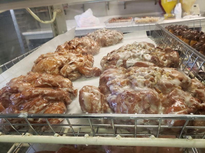 That Pound-Sized Apple Fritter Earns Its Fame