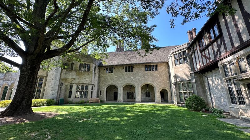 Coe Hall Holds Court