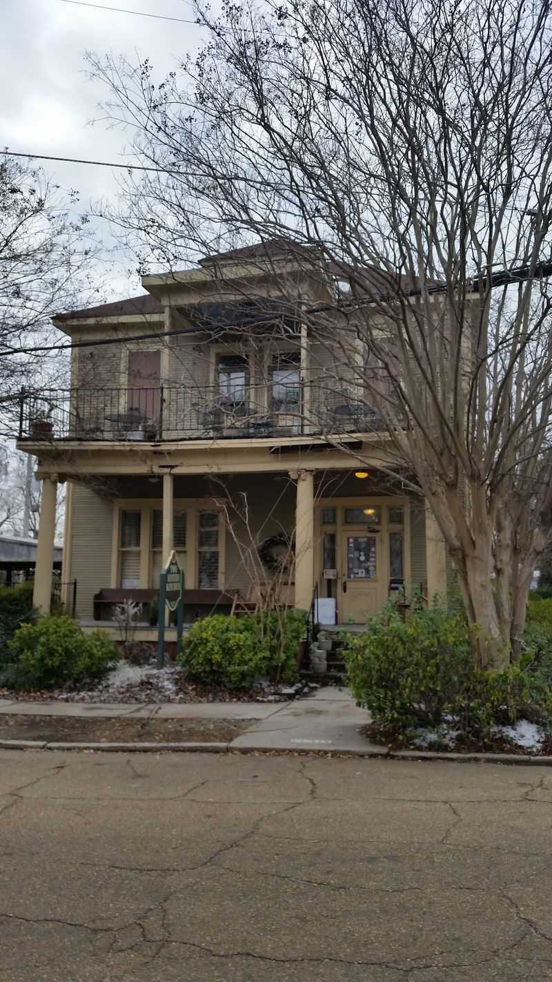 A Lunch Spot on North Congress Street