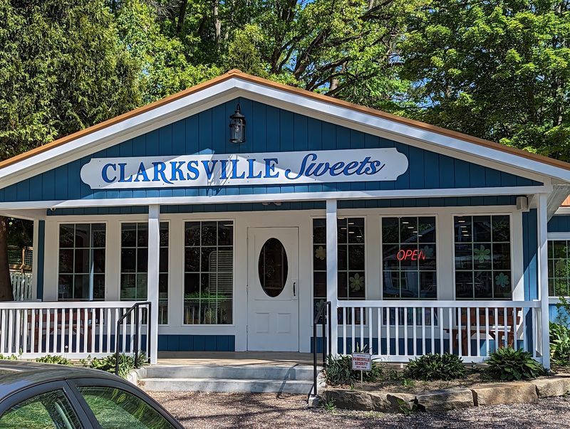 A Roomy Country Store Sits Along A Quiet Ohio State Route