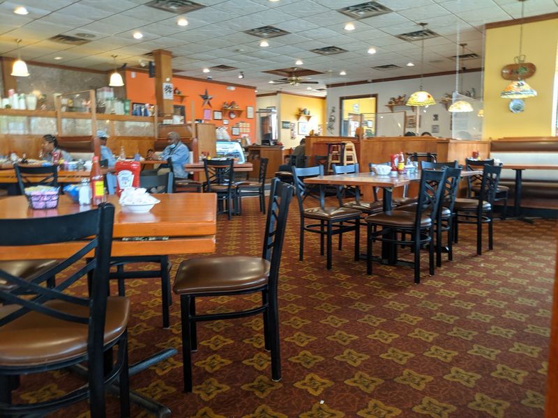 The South Suburban Diner Where Big Plates Are The Whole Point
