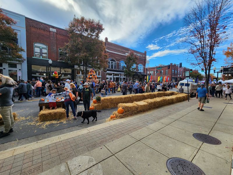 A Free Fall Party With Four Decades Of History