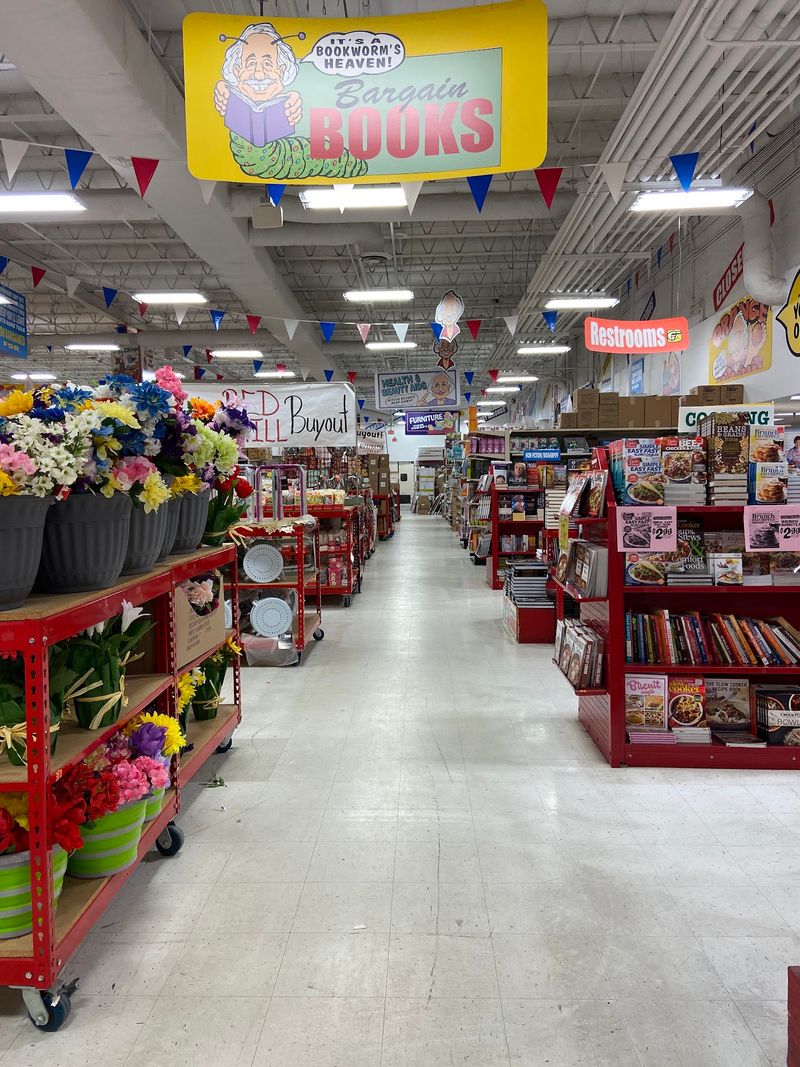 A Sprawling Discount Store on Columbus's South Side