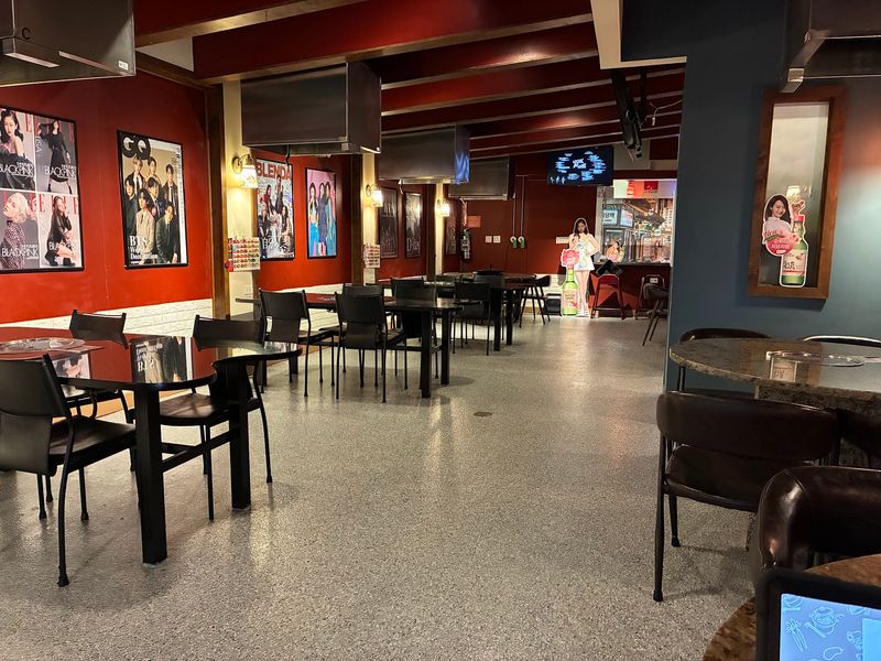 A Strip-Mall Grill Room Just Off Roselle Road