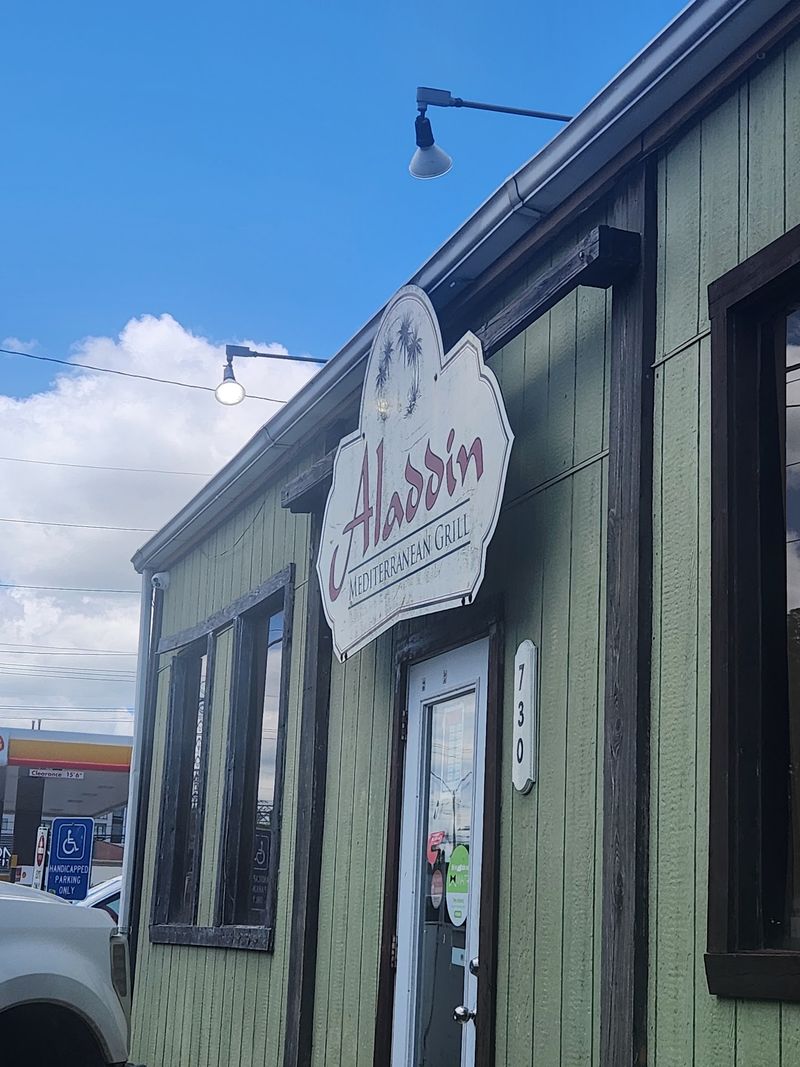 A Lakeland Drive Storefront Near the Medical District