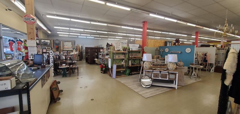 An Antique Stop on North Lamar in Oxford