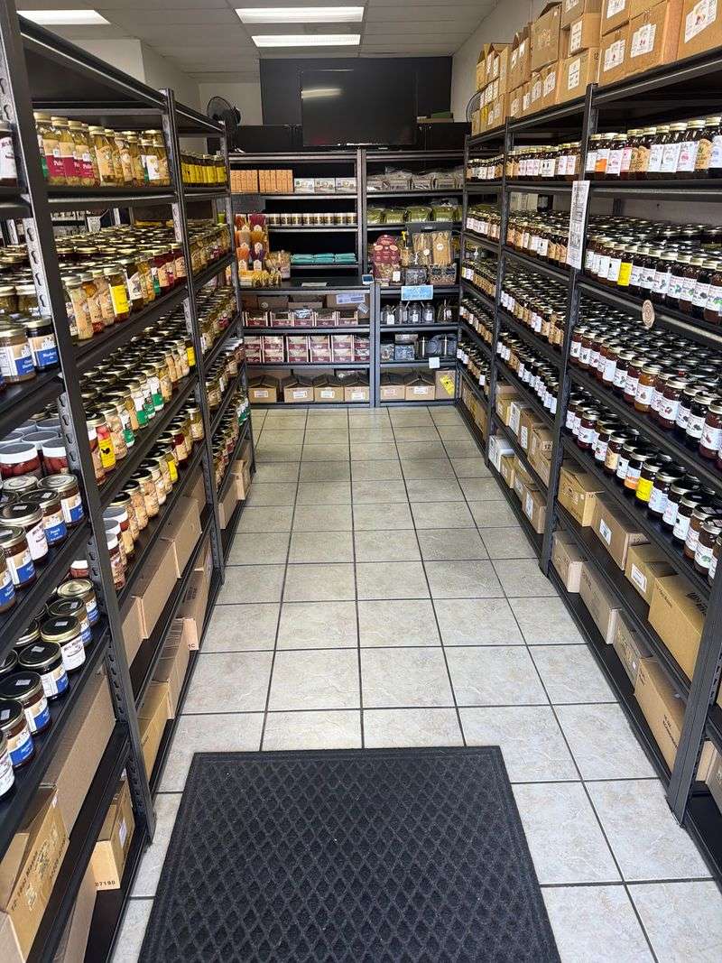 A Country Store Landed In The Desert And Nobody Seems Upset About It