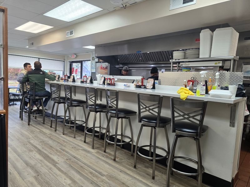 A Pint-Sized Diner With A Big Breakfast Reputation
