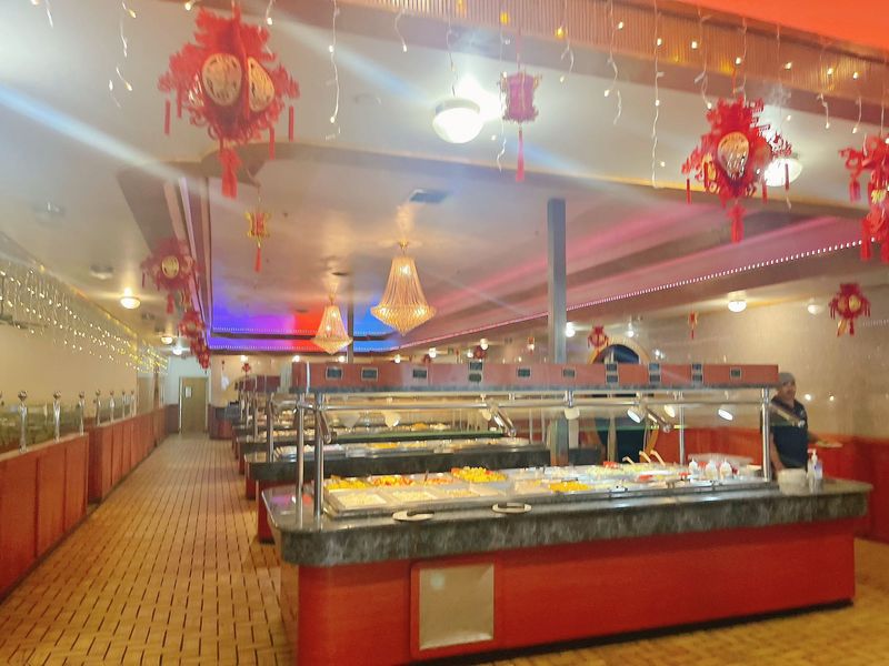 A Roomy Northeast Columbus Buffet With Seafood On Its Mind