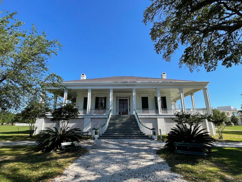 A Beachfront Estate Facing the Gulf