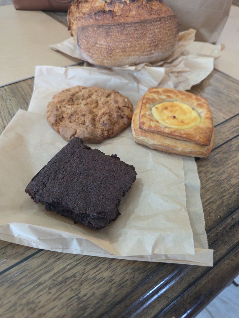 A Sourdough-Only Shop on Hernando's Commerce Street