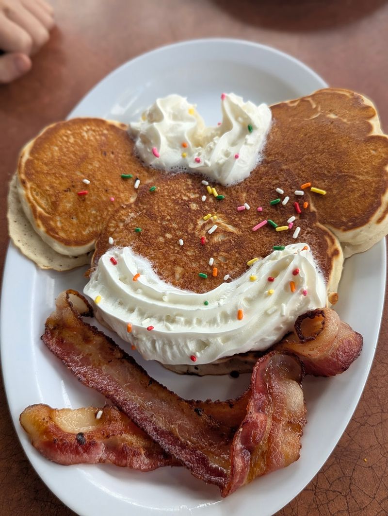 Breakfast Never Clocks Out At This Family Diner