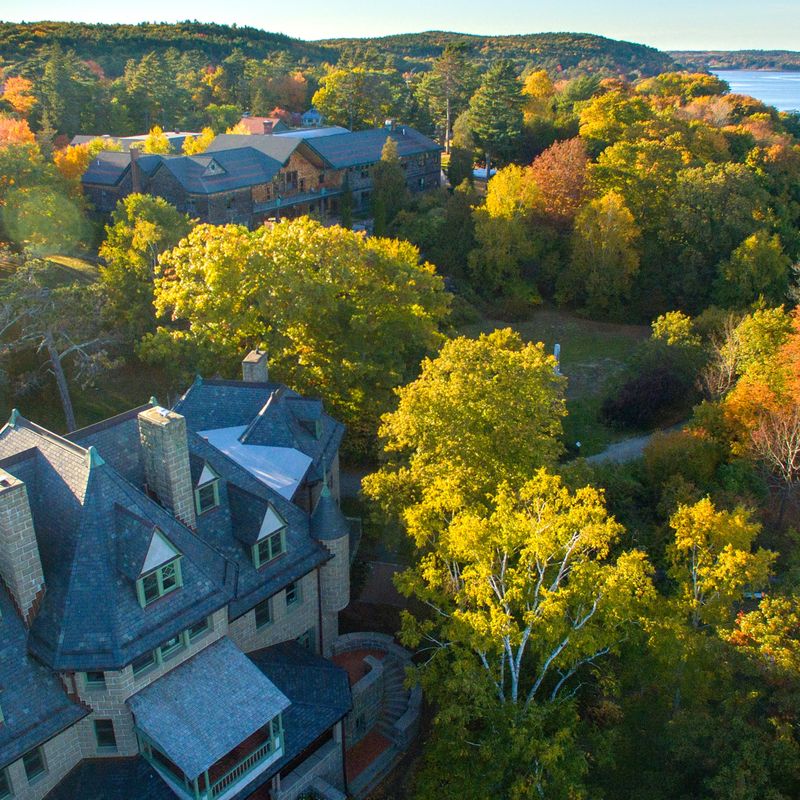 A Campus Between Mountains And Sea