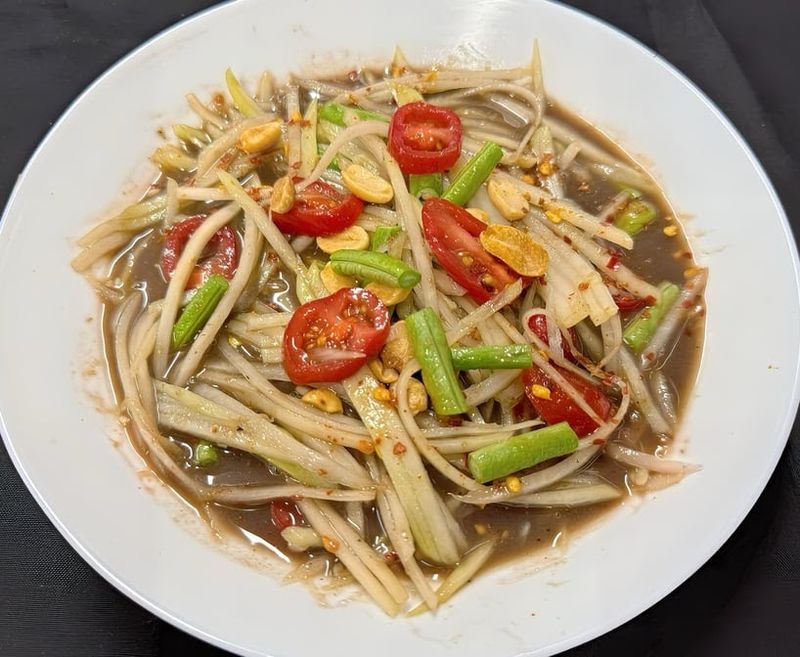 Fresh Papaya Salad With A Spicy Kick
