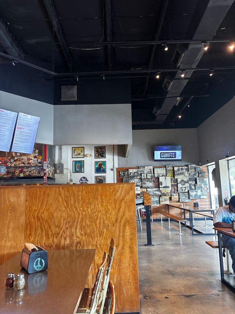 Lazy Moon Pizza