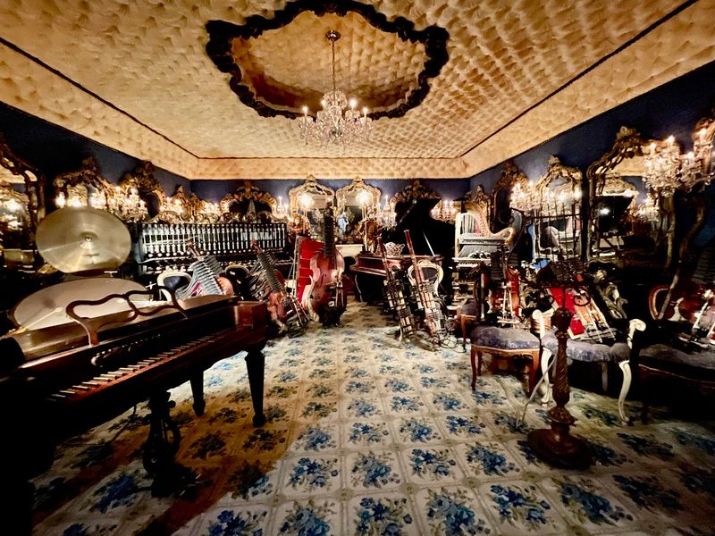 Music Machines That Play for Tokens