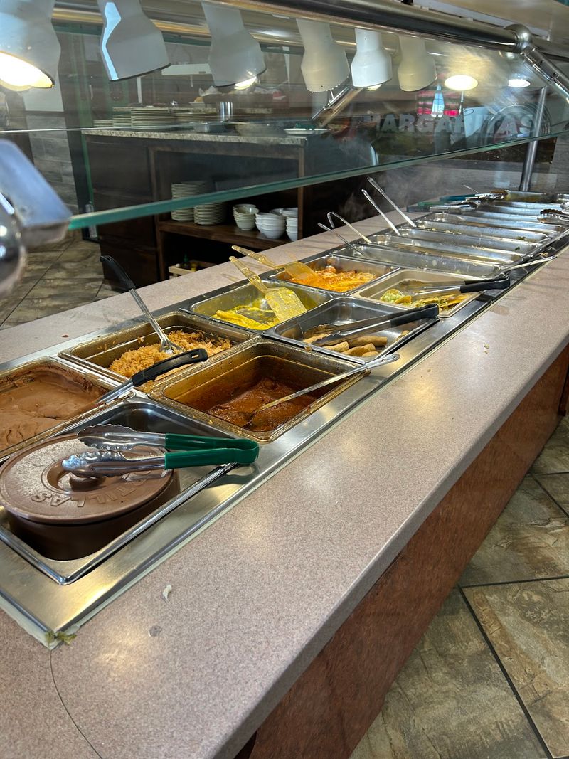 Two Cuisines Share One Buffet Line