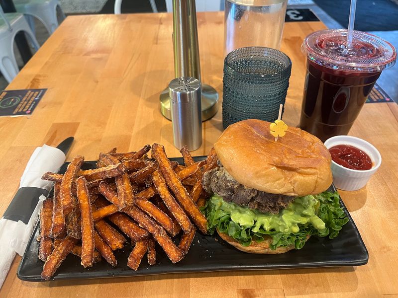 Veganish Cafe, Bridgeport
