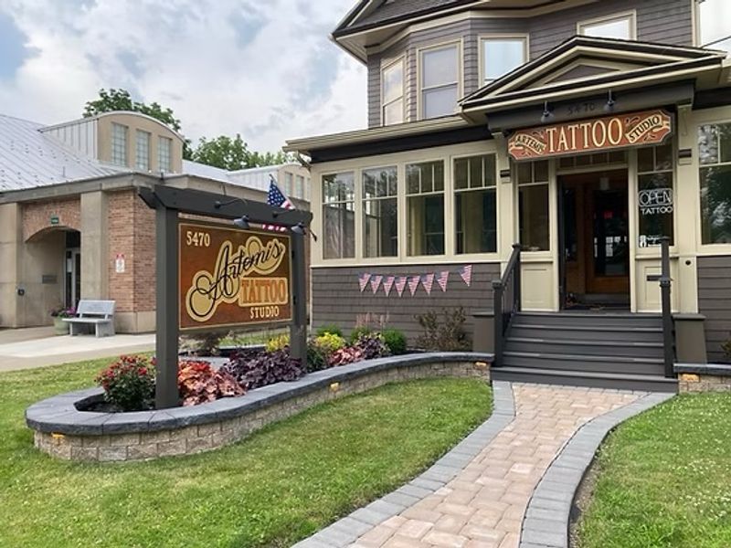 Hungry Visitors Get Wings, Panini, And A Gluten-Free Surprise