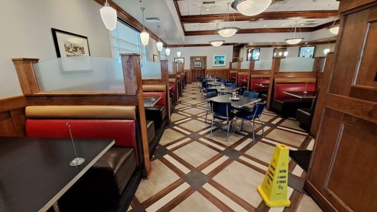 This Longtime Mississippi Cafe Feels Like An Old Downtown Diner, With Blue Plates Ordered Right At The Counter